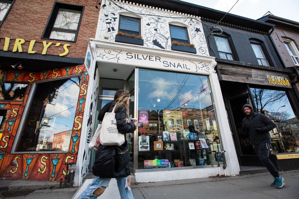 Silver Snail is back on Queen with a new black-and-white mural from local artist Yannie Lo