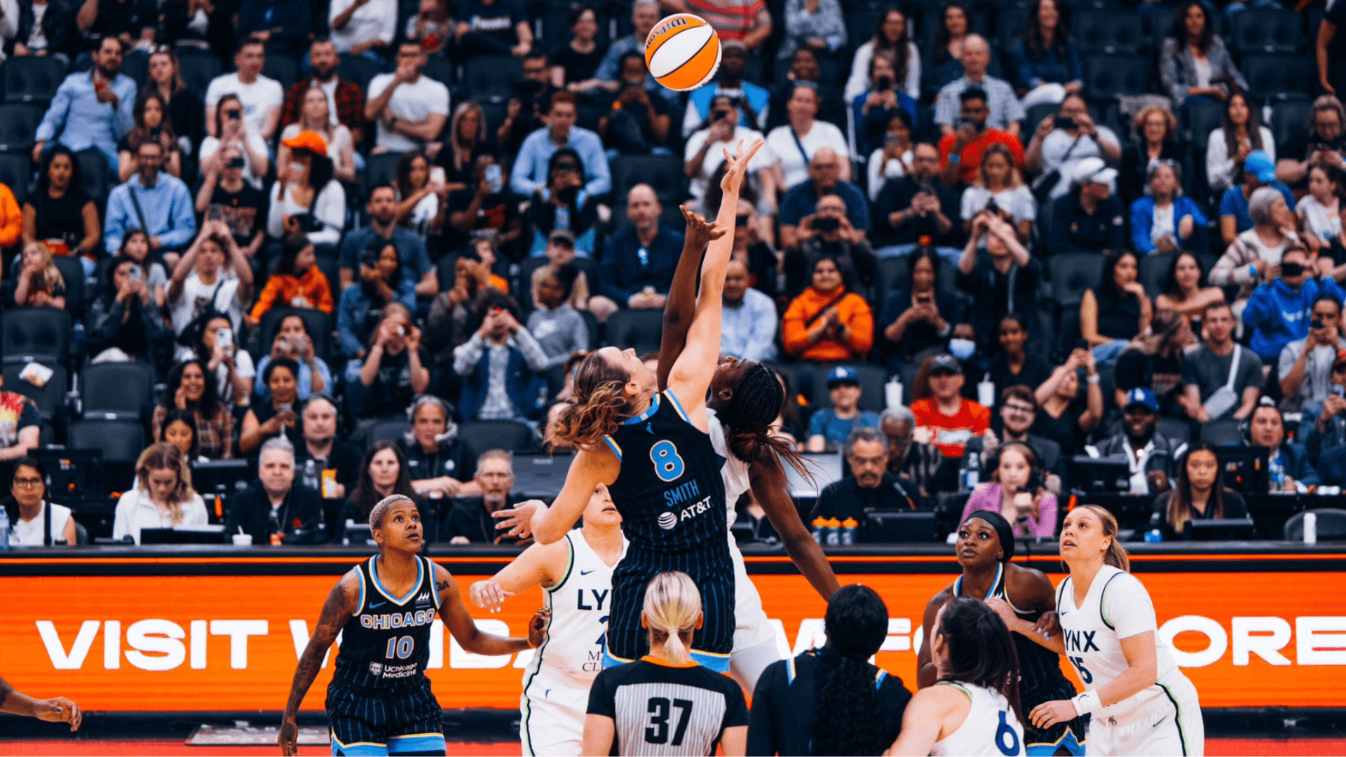 The first-ever WNBA Canada game happened last night and heres how Toronto celebrated