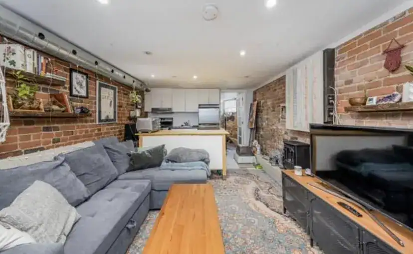 As condo prices soar, landlords are incentivizing Torontonians to move