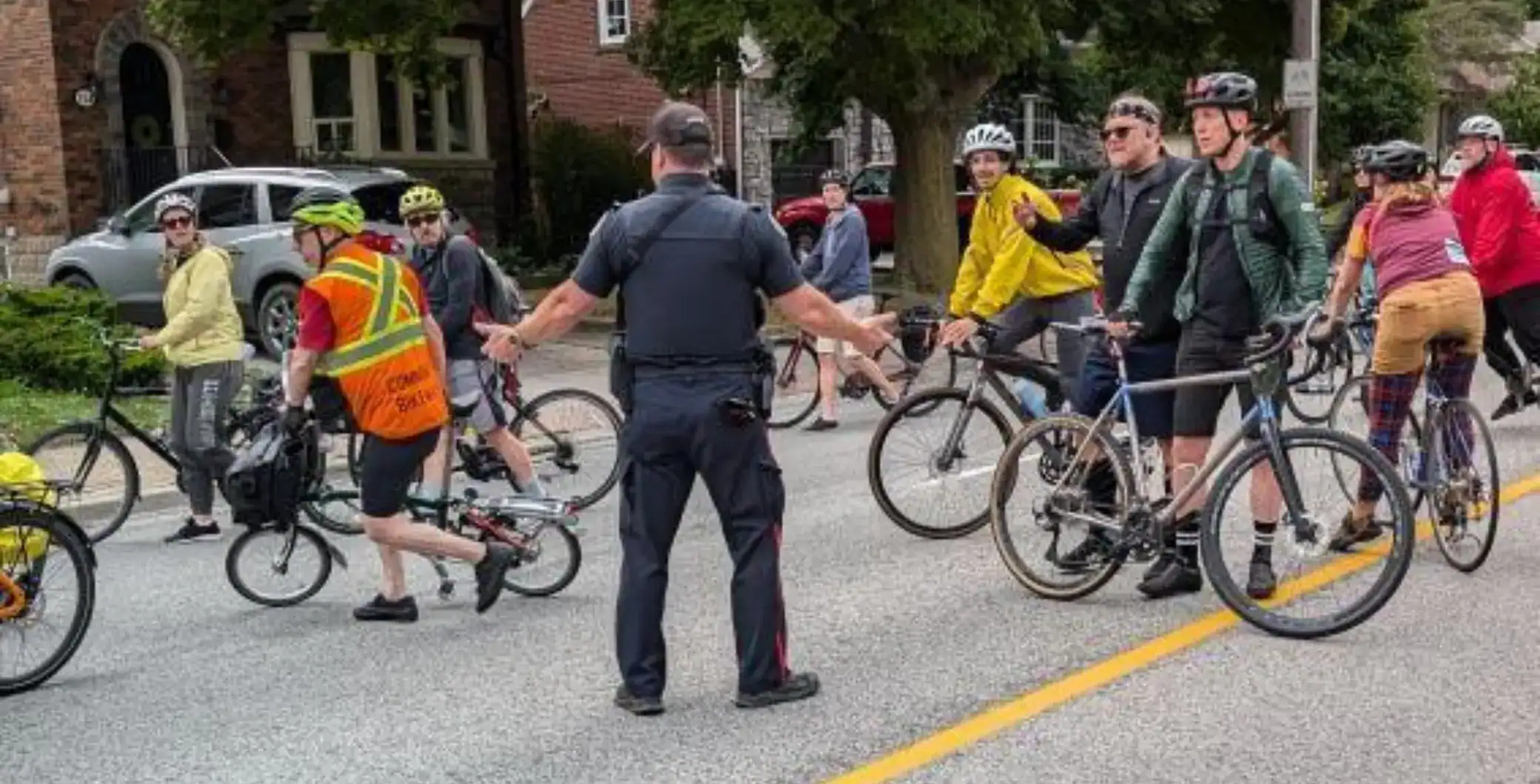 VIDEO: Toronto cyclists frustrated after police officer interrupts ...