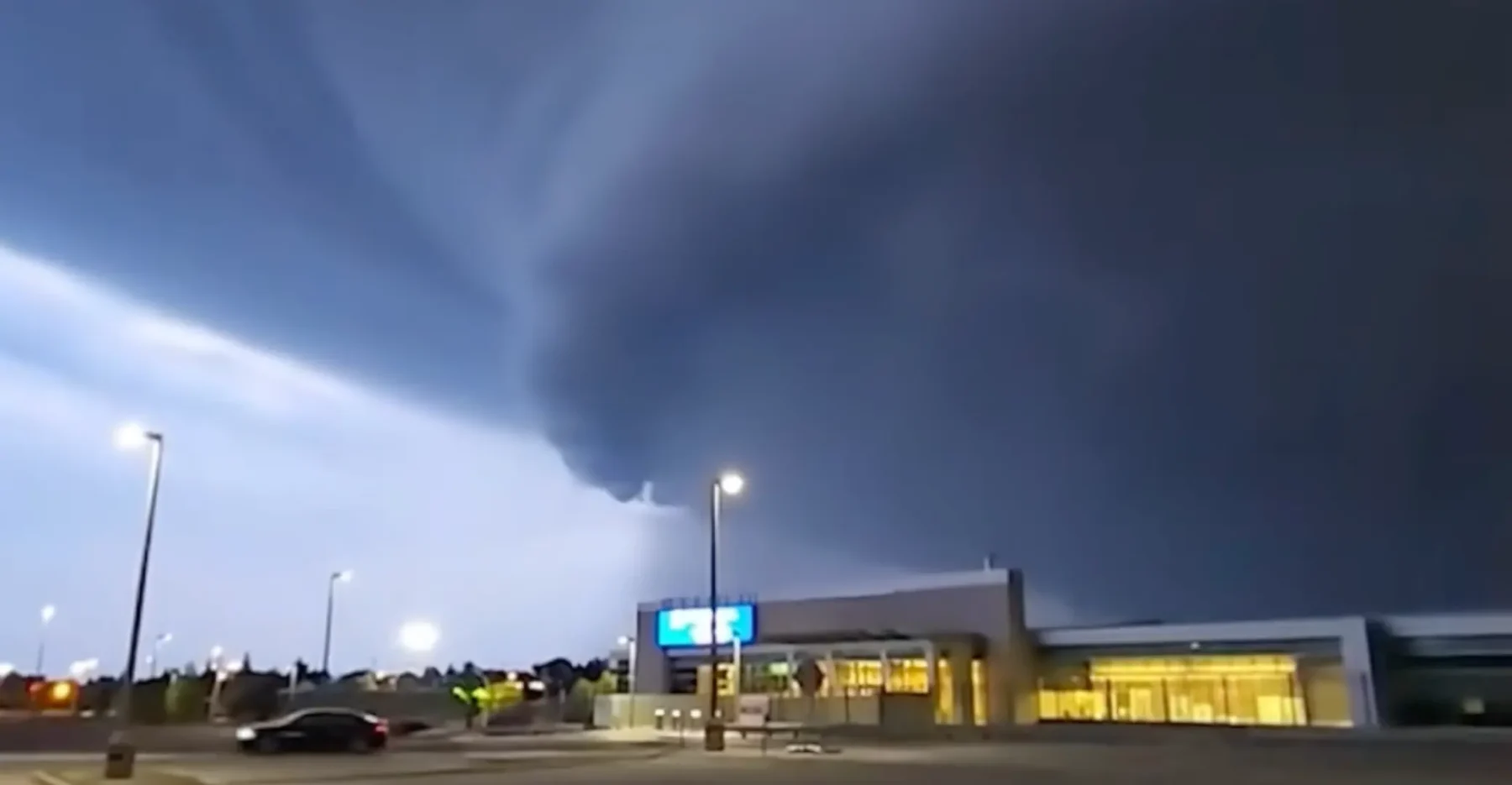 Shelf cloud in Kitchener, ON