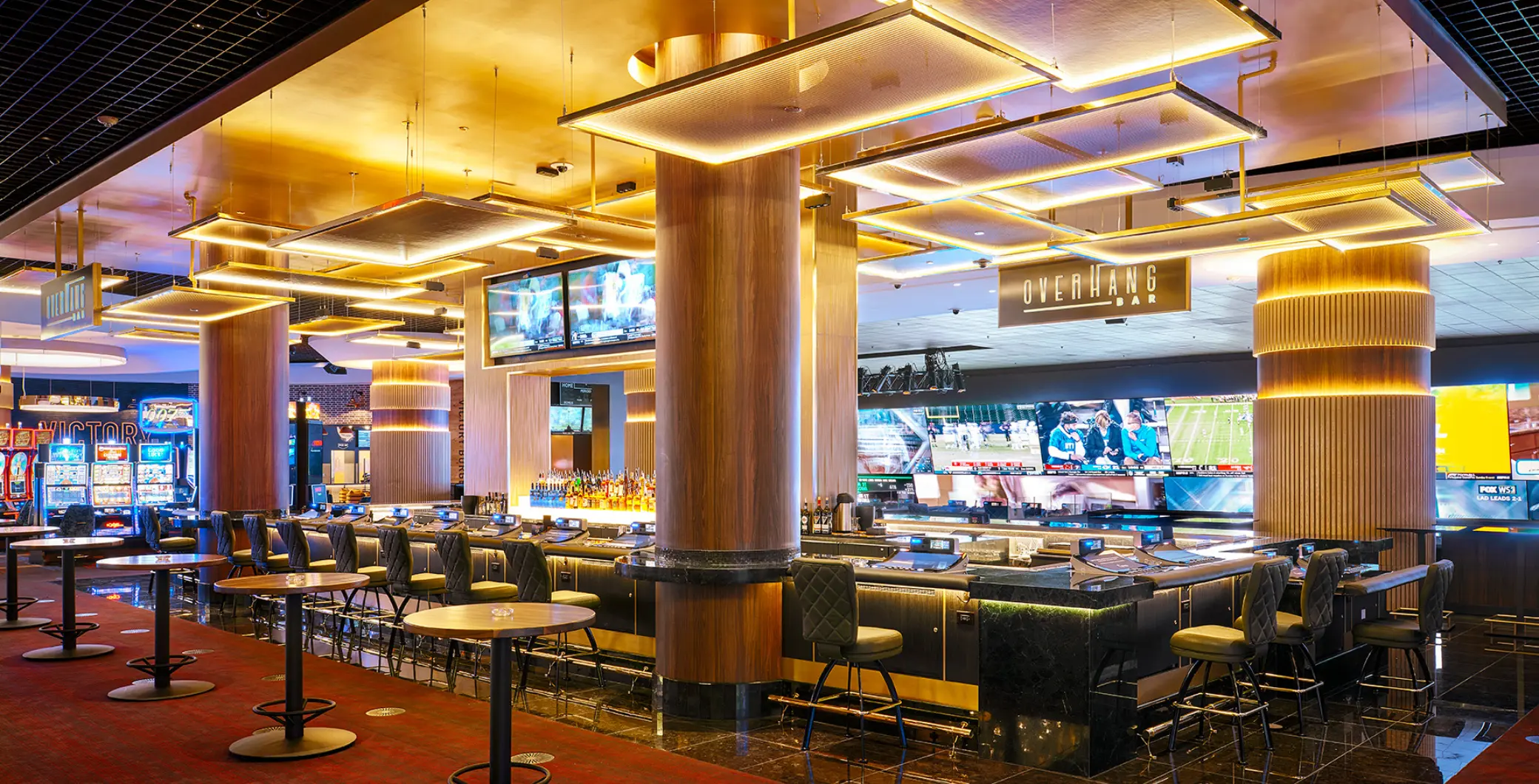 Las Vegas casinos roll out at par deals for Canadians