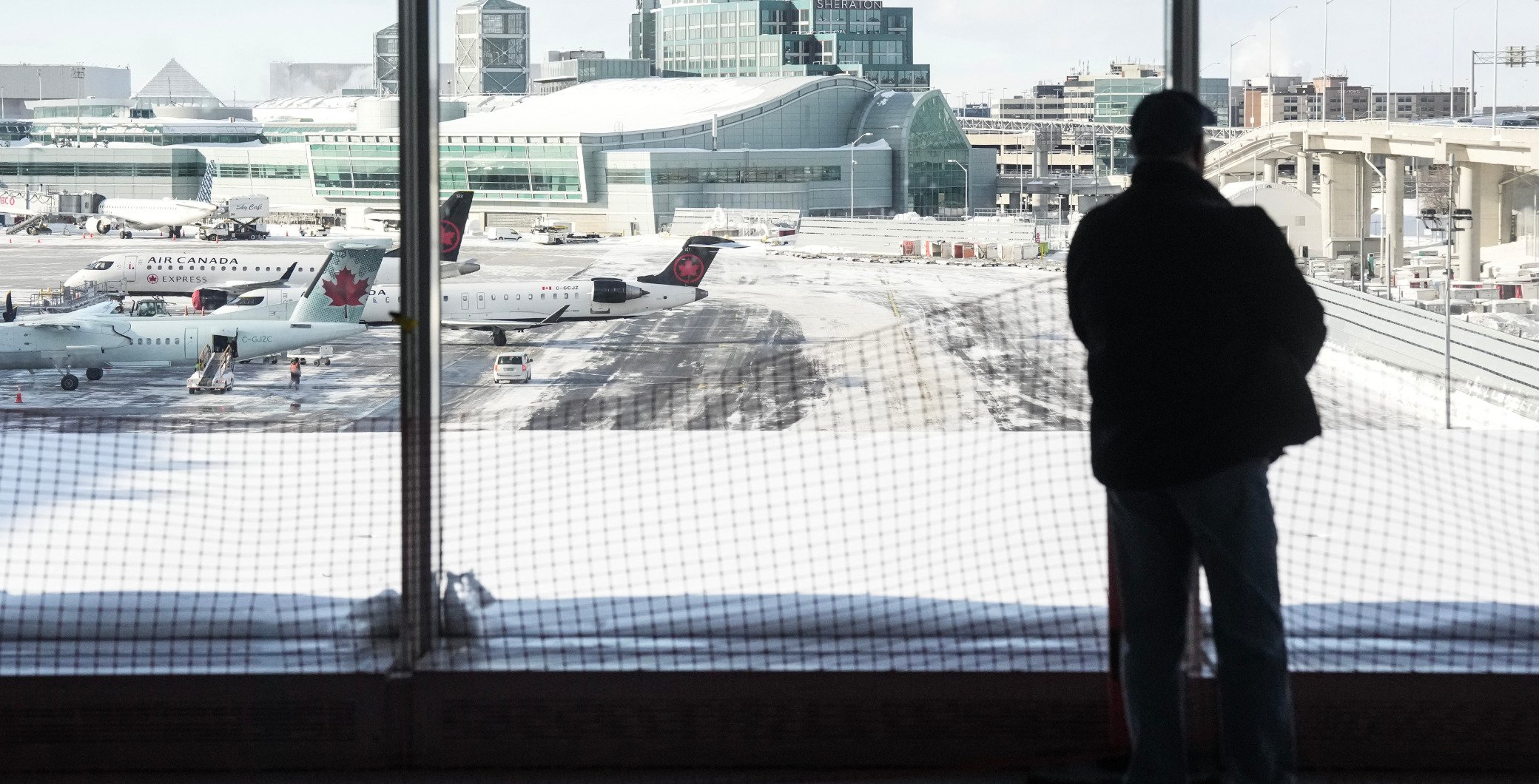 Amidst a tense political climate in and around the U.S., some Canadians are continuing to avoid  travelling to their neighbouring country.