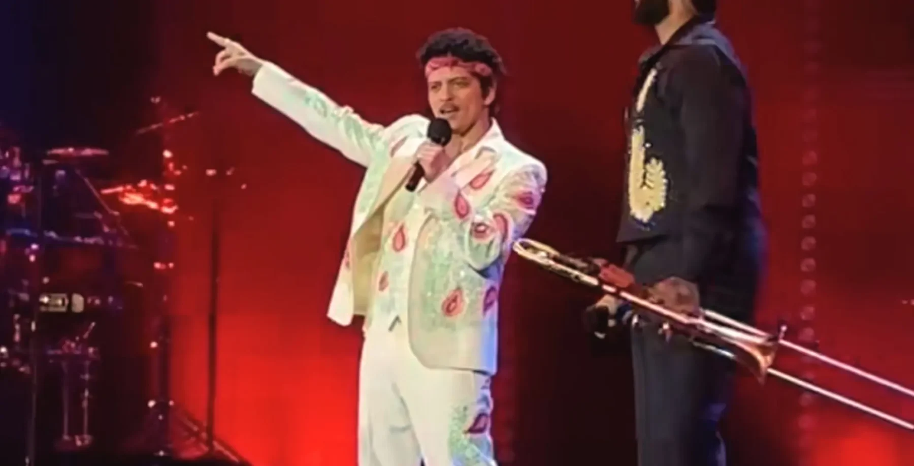 Bruno Mars embraces Toronto slang, drops ‘crodie’ during Rogers Stadium concert