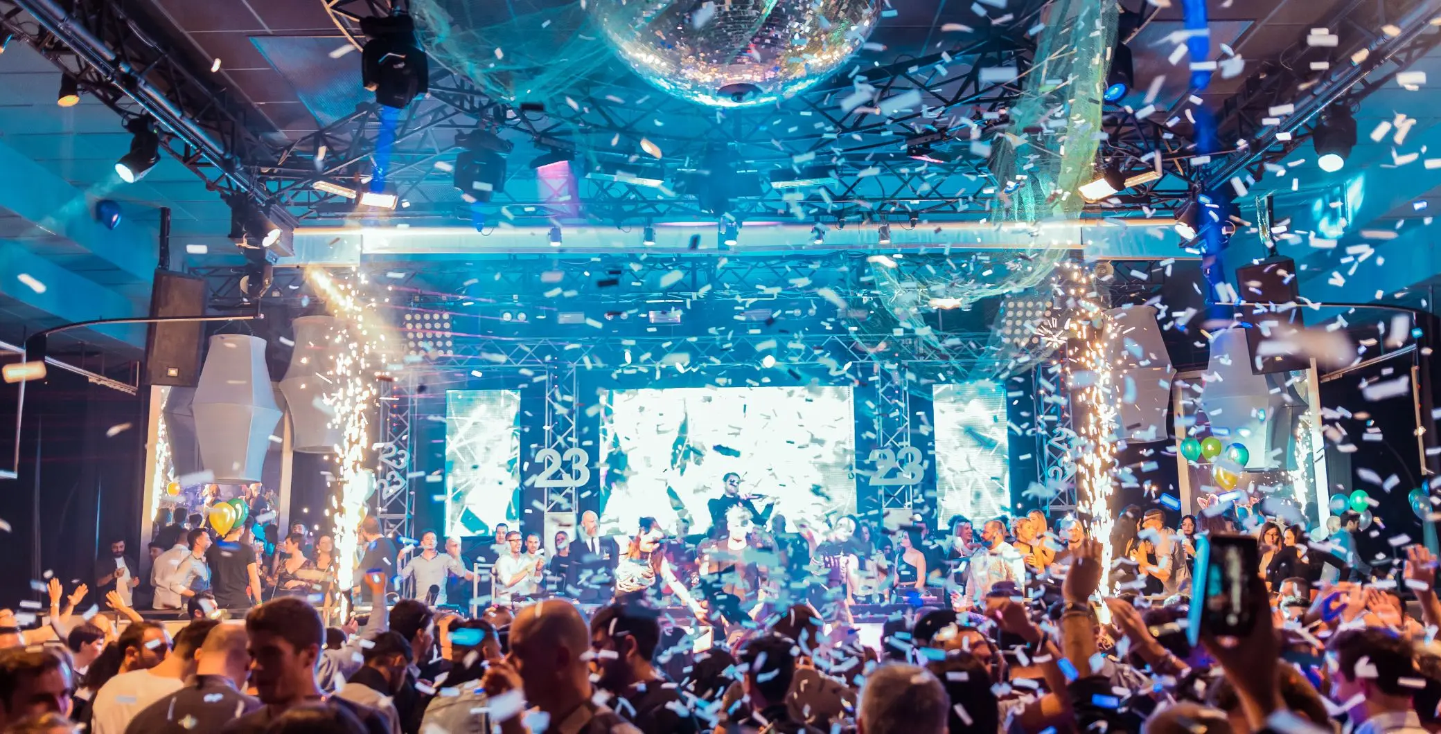 A camera-free nightclub is coming to Toronto, here’s what Torontonians think of it