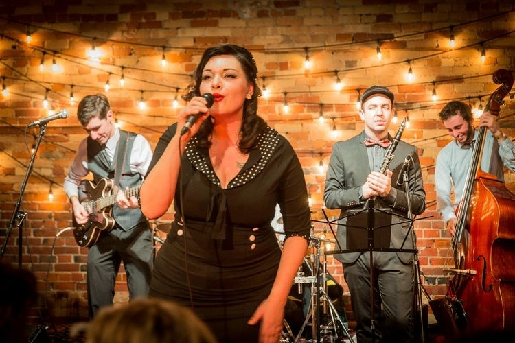 Denielle Bassels Live at DROM Taberna