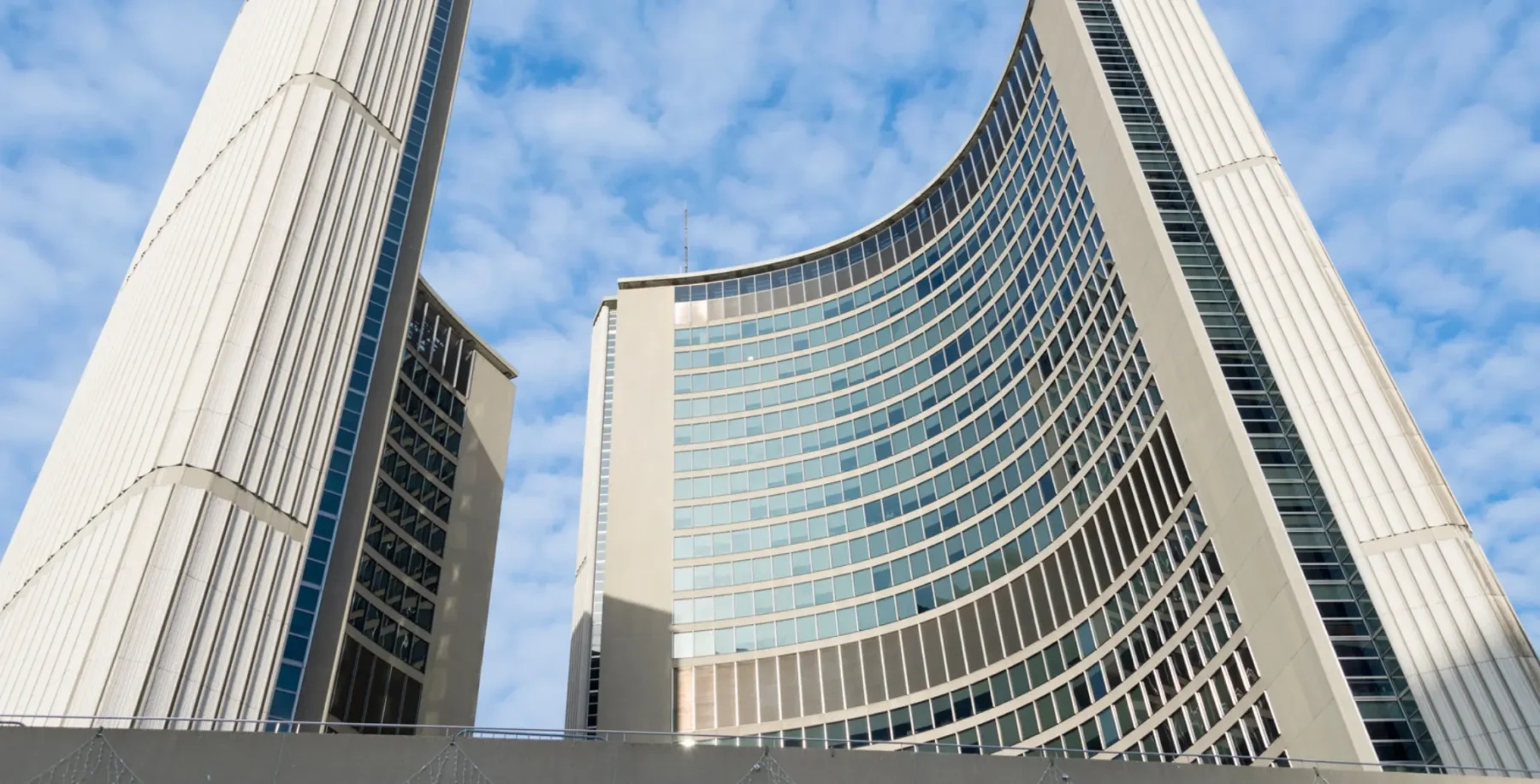 Election lawn signs go up across Toronto as municipal campaign ramps up